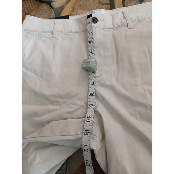 GAP 9" Inseam Stretch Highrise Bermuda Short Khaki NWT Size 8 - Picture 7 of 13